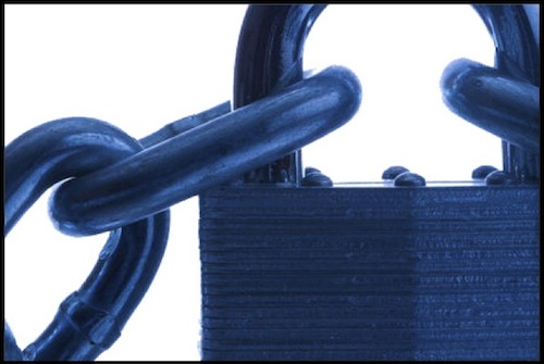 Lock and chain which symbolizes Privacy Policy for Movie Grow English